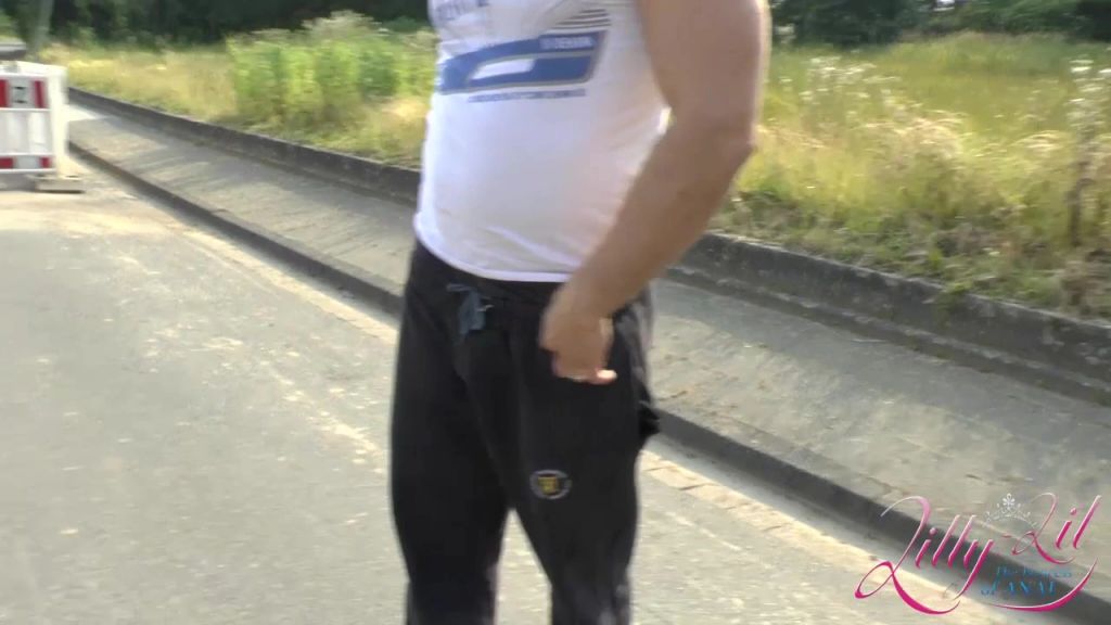 sexy foto nr. 2 von Mitten auf der Strasse? Tagsüber? Das mach nur ich!