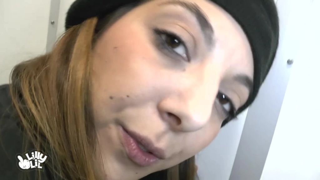 sexy foto nr. 7 von TV-Sender Umkleiden Public Quickie  - Türchen Nr.12