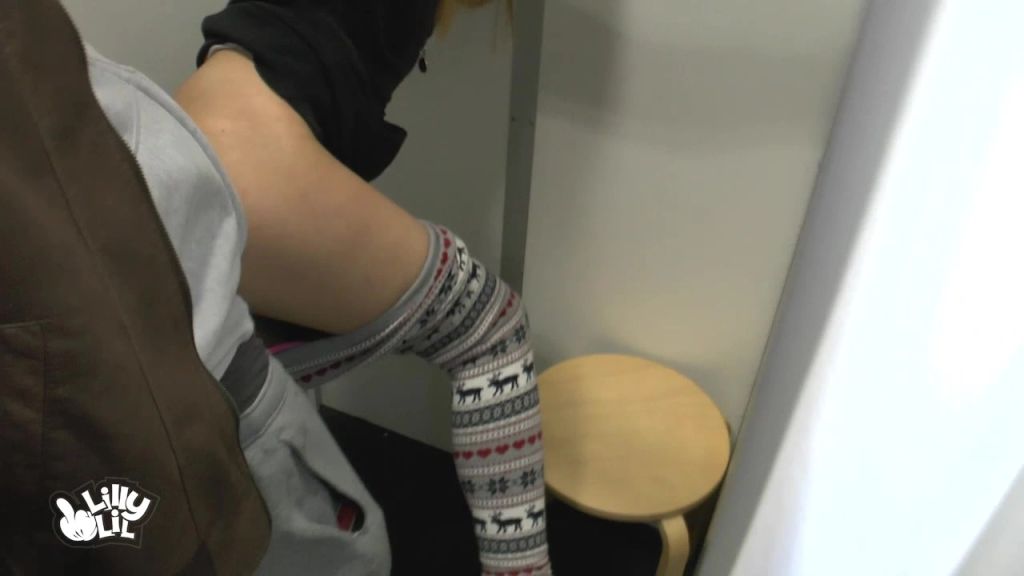 sexy foto nr. 8 von TV-Sender Umkleiden Public Quickie  - Türchen Nr.12