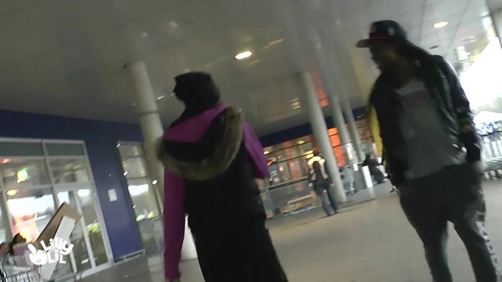 sexy foto nr. 3 von Doppelt Public Piss Aktion