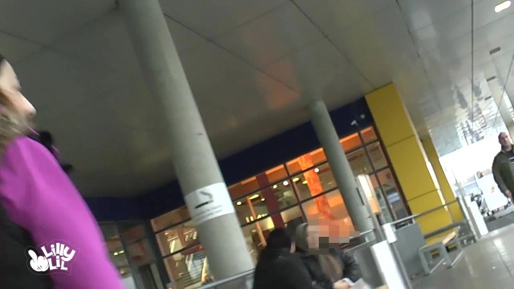 sexy foto nr. 4 von Doppelt Public Piss Aktion