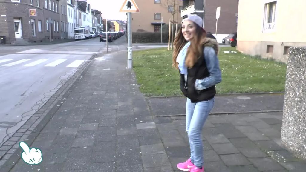 sexy foto nr. 2 von PUBLIC PISS ESKALATION - Mehr Public geht nicht!