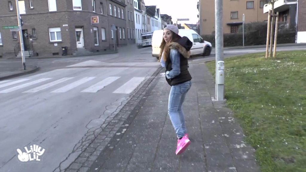 sexy foto nr. 3 von PUBLIC PISS ESKALATION - Mehr Public geht nicht!