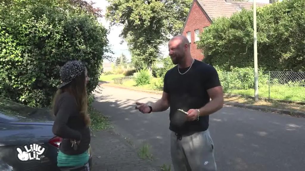 sexy foto nr. 3 von Public TG Fick - Mitten auf der Straße gefickt!!