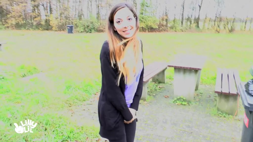 sexy foto nr. 3 von PUBLIC PISS ACTION - Hartes Wetter=Harter Strahl