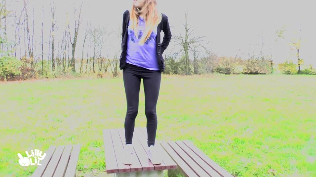 sexy foto nr. 5 von PUBLIC PISS ACTION - Hartes Wetter=Harter Strahl