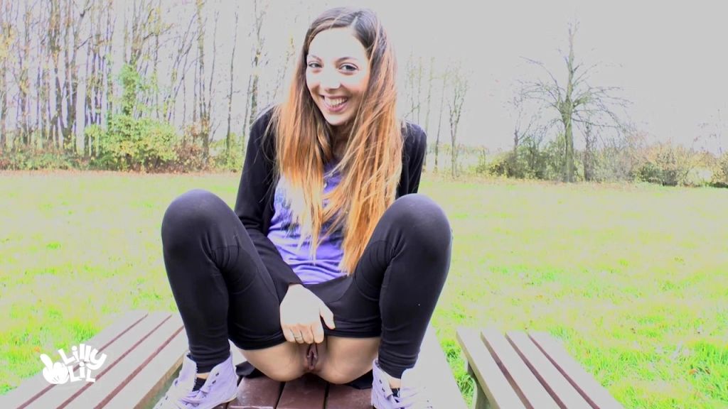 sexy foto nr. 10 von PUBLIC PISS ACTION - Hartes Wetter=Harter Strahl