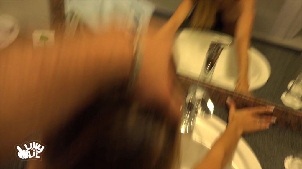 sexy foto nr. 8 von Harter Quickie im Bad!