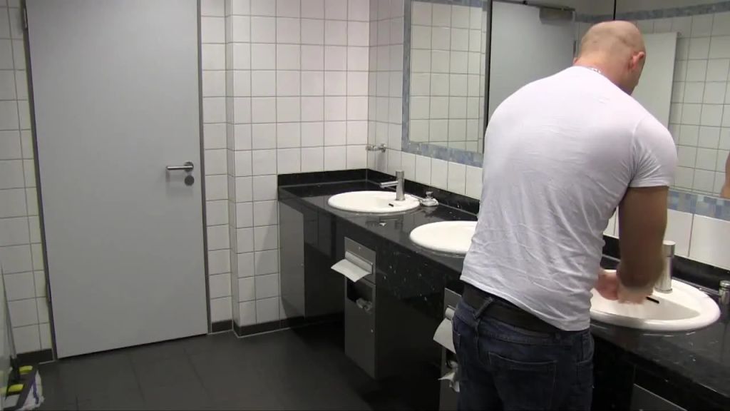 Der PUBLIC-Kaufhaustoiletten Fick
