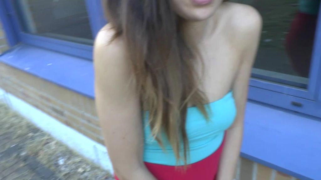 sexy foto nr. 6 von Kleine Pausenhofgeschaefte Pipi fuer dich