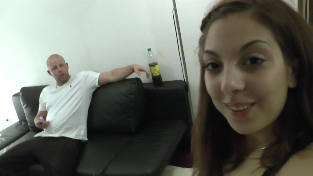 sexy foto nr. 2 von Fick dich Schwester Dein Freund Schwängert mich!!