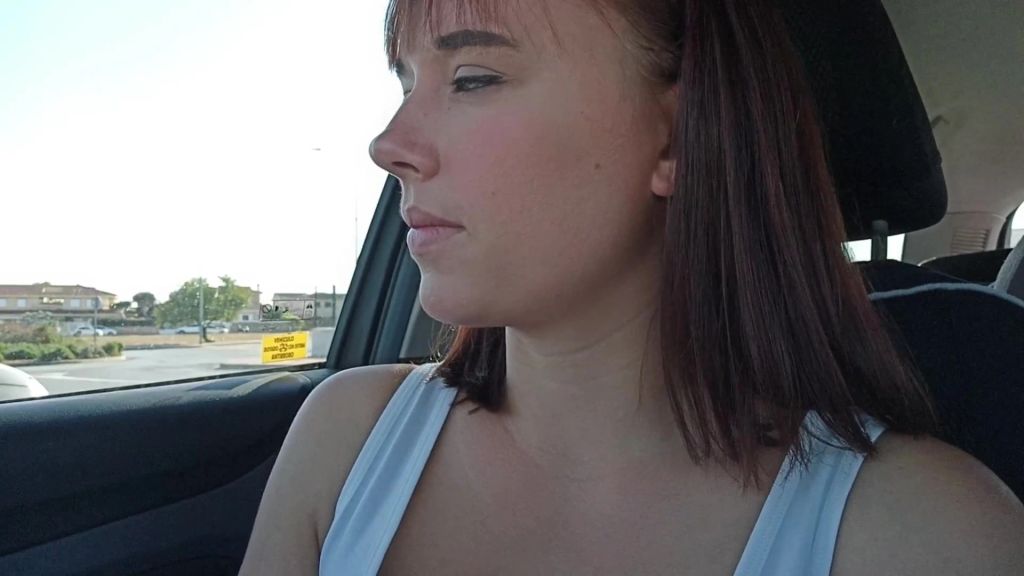 sexy foto nr. 2 von Wichsen im Auto - Zu geil vorm Supermarkt