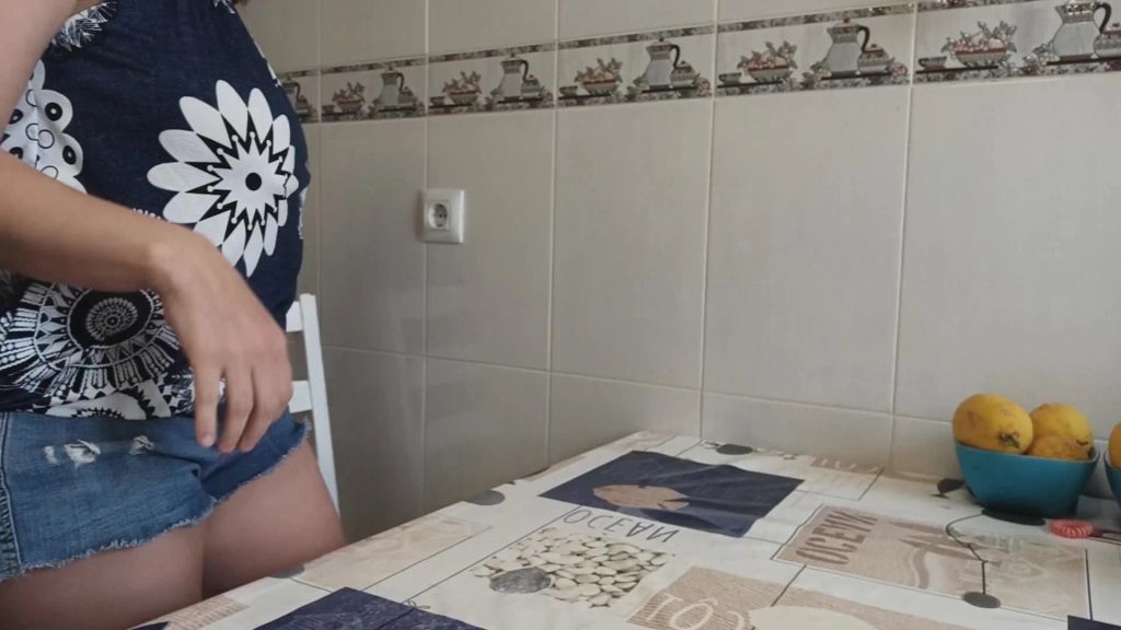 sexy foto nr. 3 von 3 Mal SQUIRT in der Küche - Gemüse in meiner notgeilen Pussy