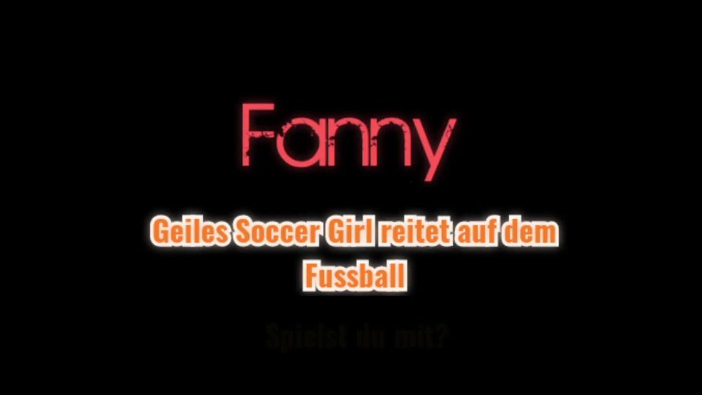sexy foto nr. 1 von Geiles Soccer Girl reitet auf dem Fussball