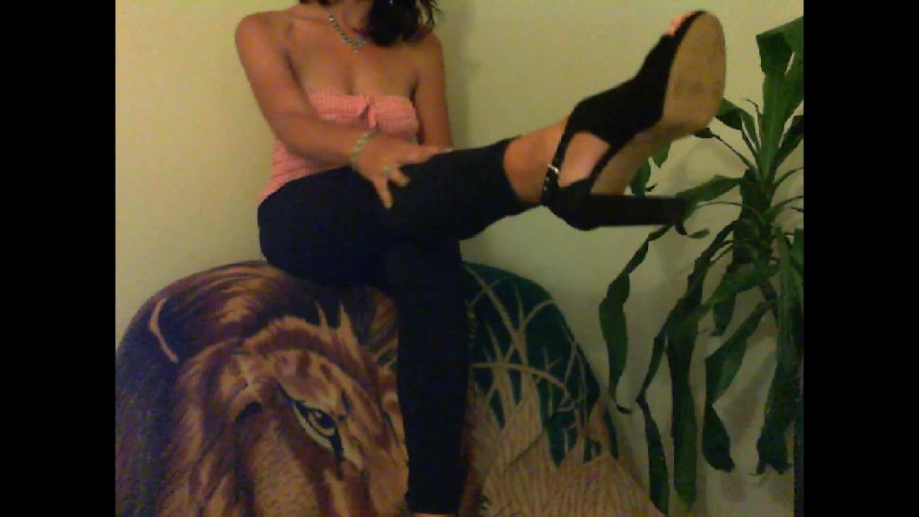 Vicky in Jeans und Heels
