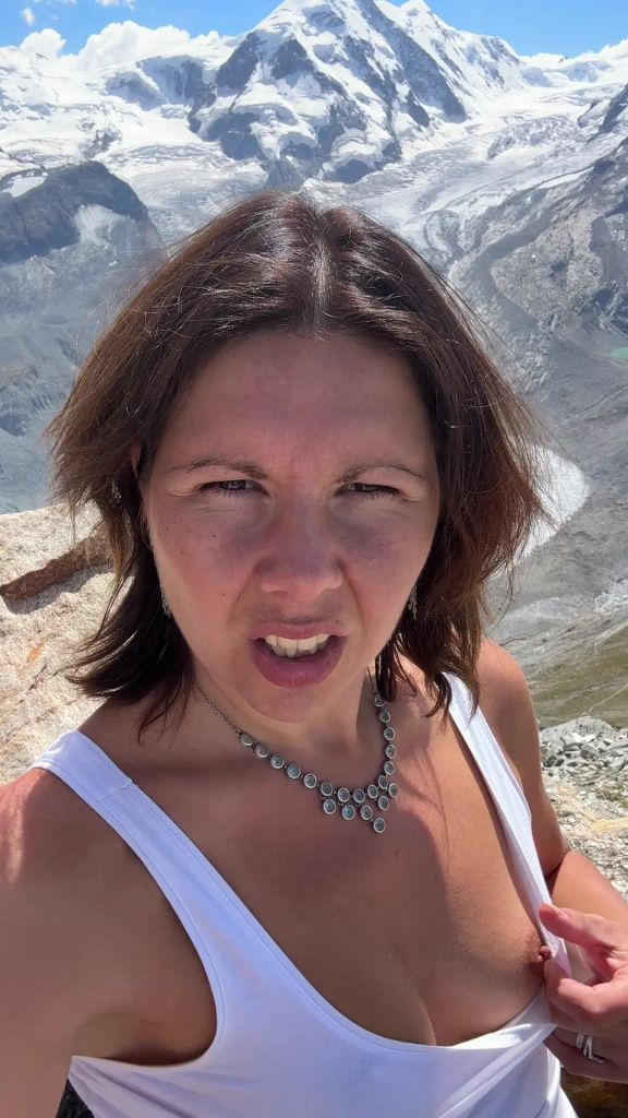 sexy foto nr. 6 von Vicky auf dem Gipfel