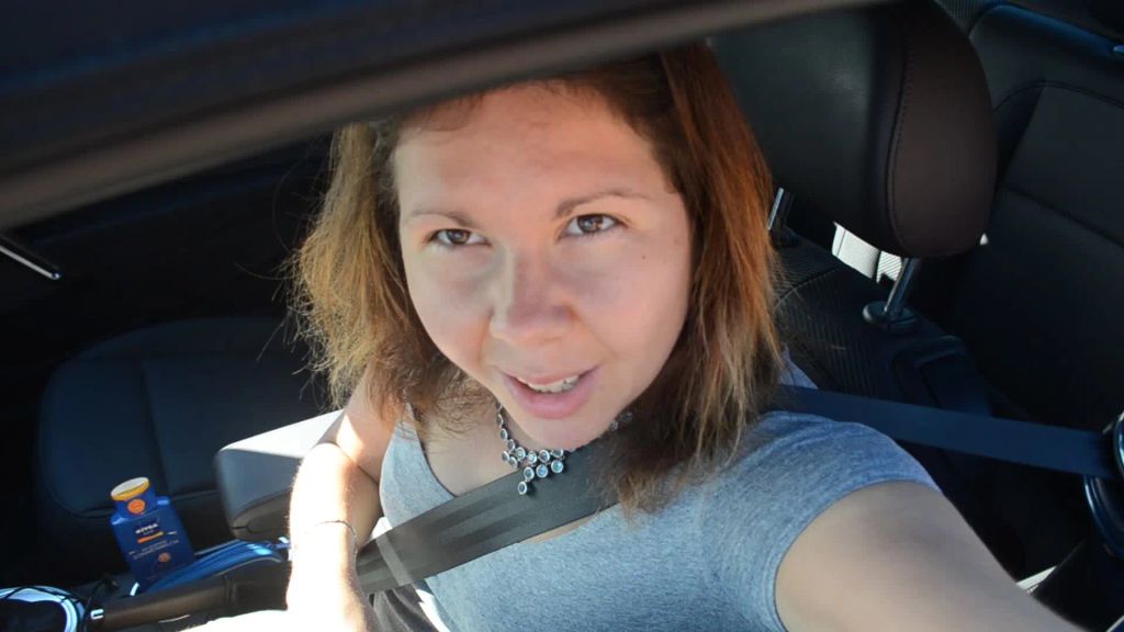 sexy foto nr. 1 von Vicky im Cabrio