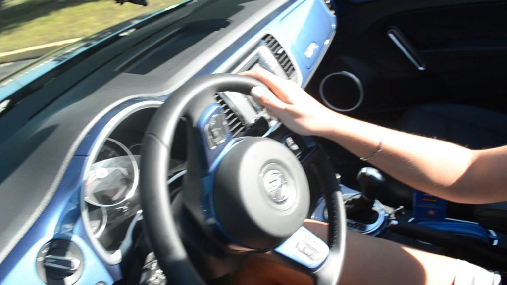 sexy foto nr. 4 von Vicky im Cabrio