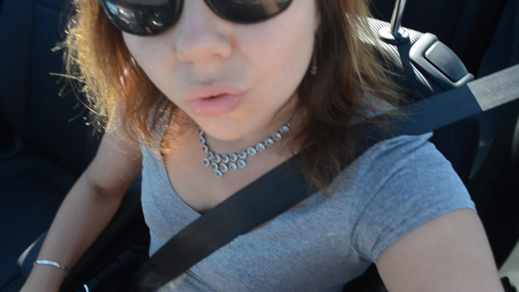 Vicky im Cabrio