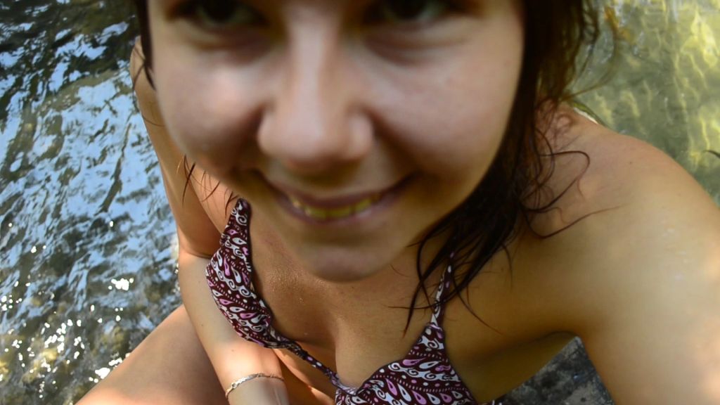 sexy foto nr. 2 von Vicky am Wasserfall