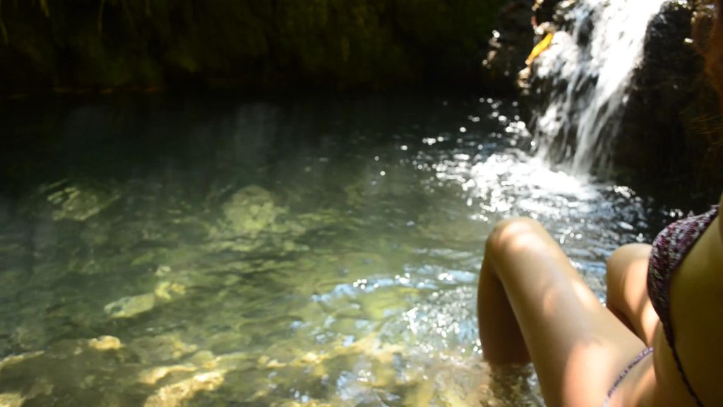 sexy foto nr. 8 von Vicky am Wasserfall