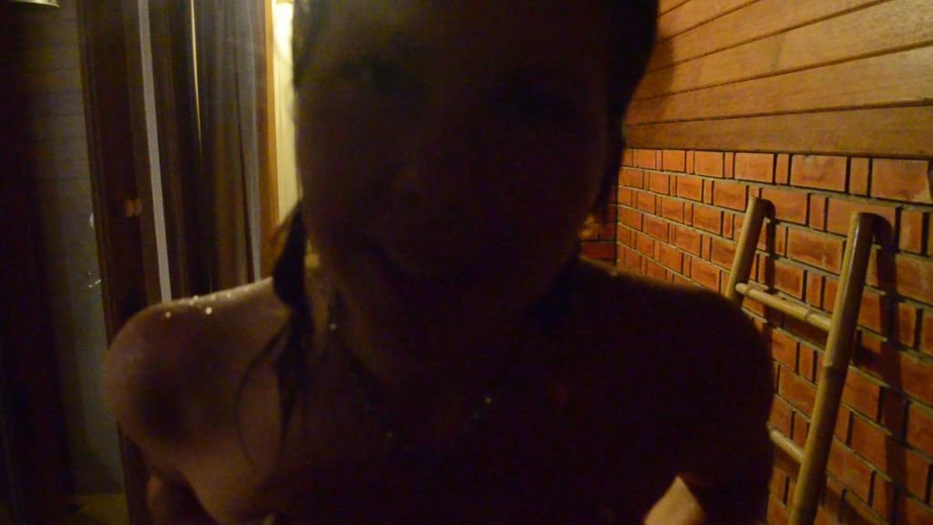 sexy foto nr. 2 von Vicky duscht nackt^^