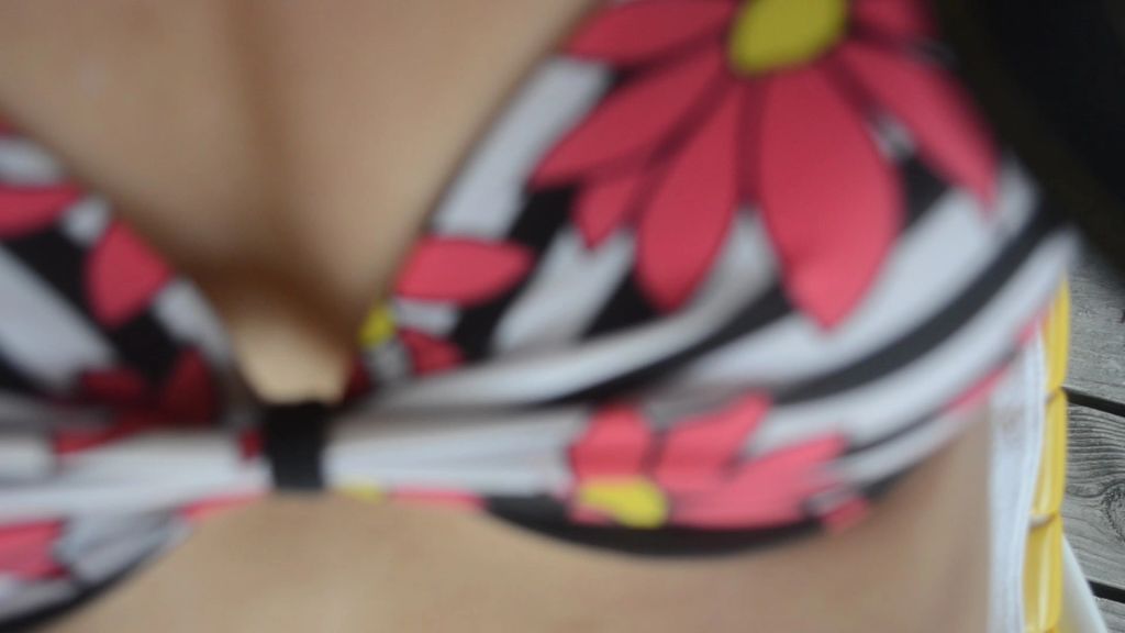 sexy foto nr. 8 von Vicky verwöhnt sich auf der Liege