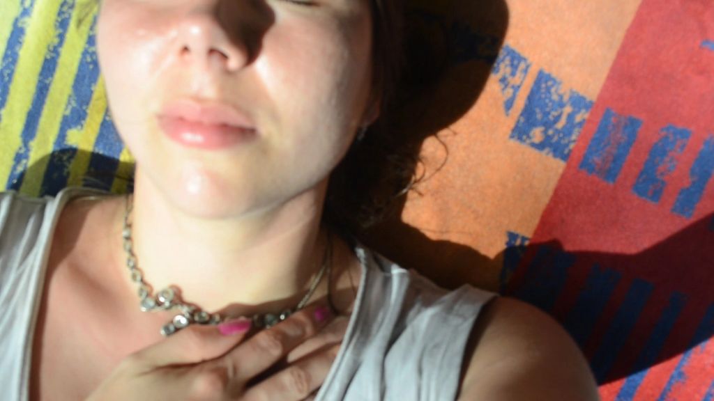 sexy foto nr. 10 von Vicky ohne Höschen am Strand