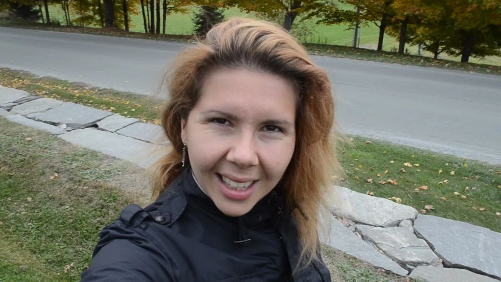 sexy foto nr. 1 von Vickys public in der Apfelplantage