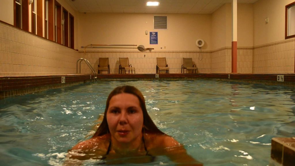sexy foto nr. 6 von Vicky im öffentlichen Schwimmbad