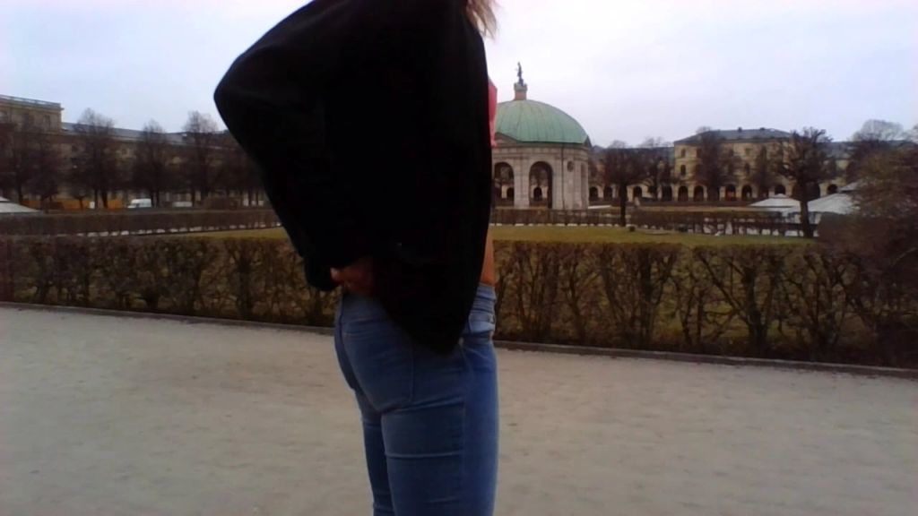 sexy foto nr. 4 von Vickys Busenblitzer inmitten von München