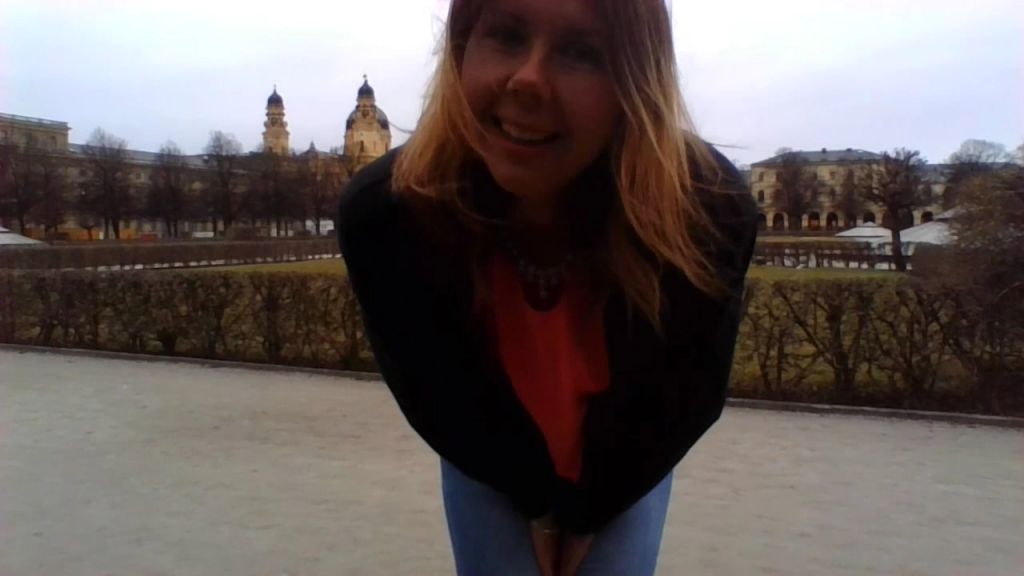 sexy foto nr. 7 von Vickys Busenblitzer inmitten von München