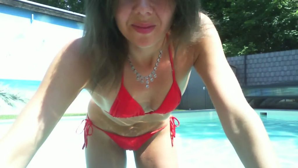 sexy foto nr. 1 von Vicky im Pool
