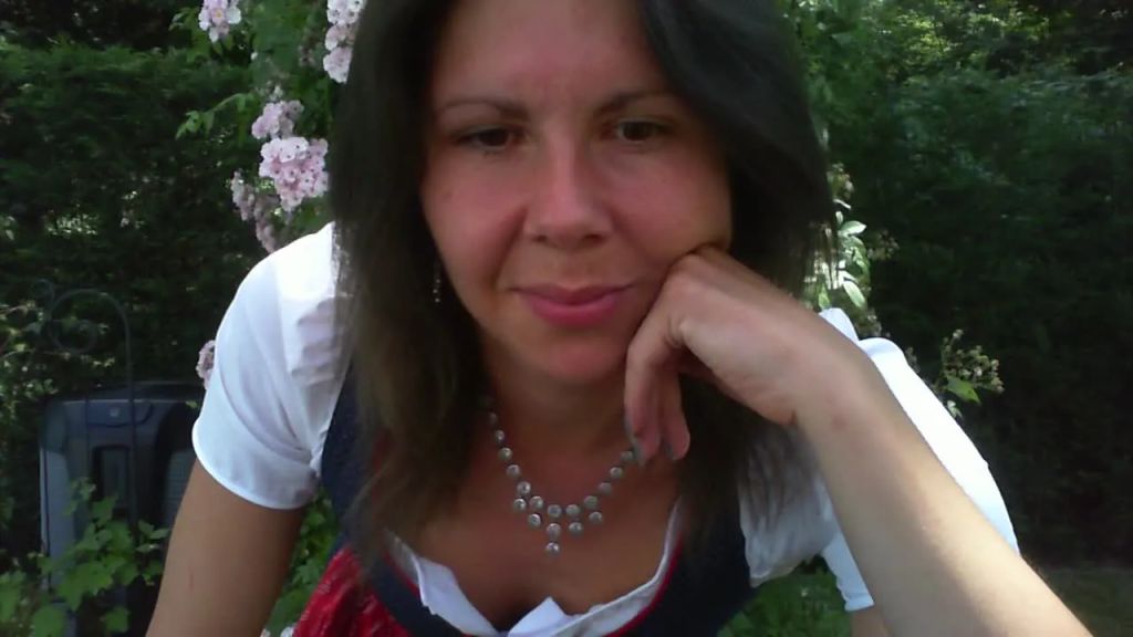 sexy foto nr. 1 von Vicky im Dirndl
