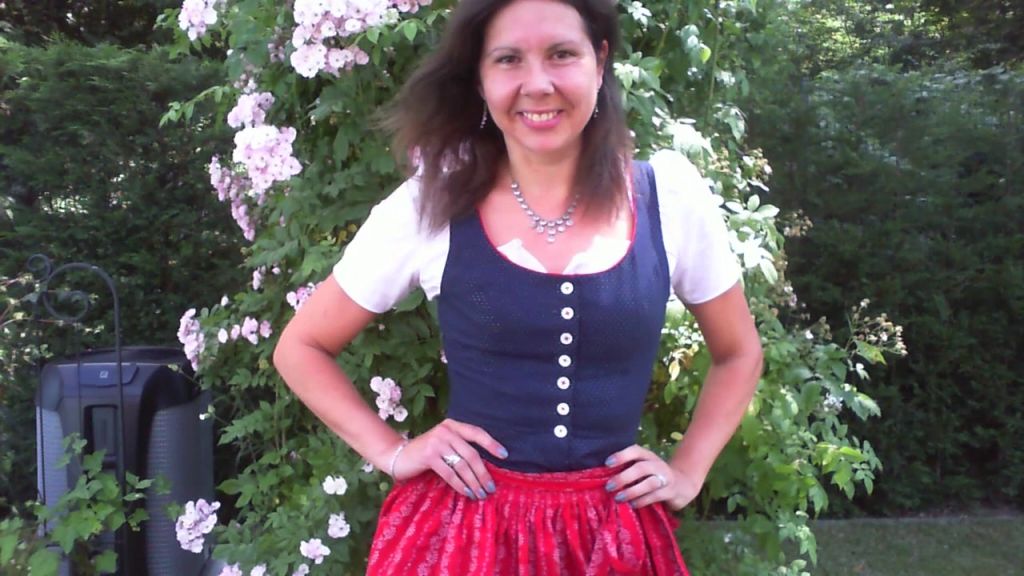sexy foto nr. 2 von Vicky im Dirndl