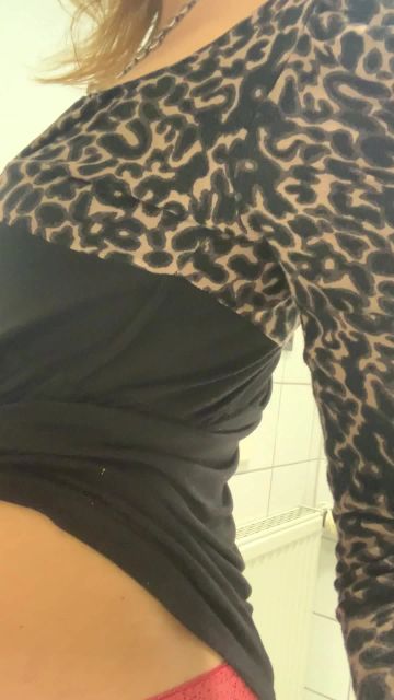 sexy foto nr. 4 von Vicky auf der Mitarbeitertoilette