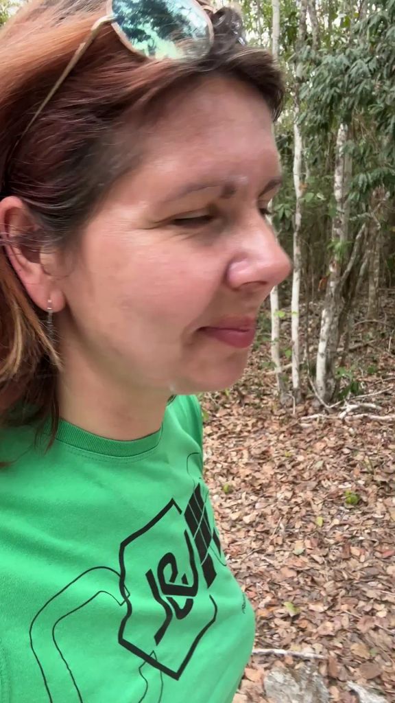 sexy foto nr. 1 von Vicky im Wald