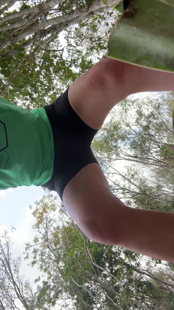 sexy foto nr. 7 von Vicky im Wald