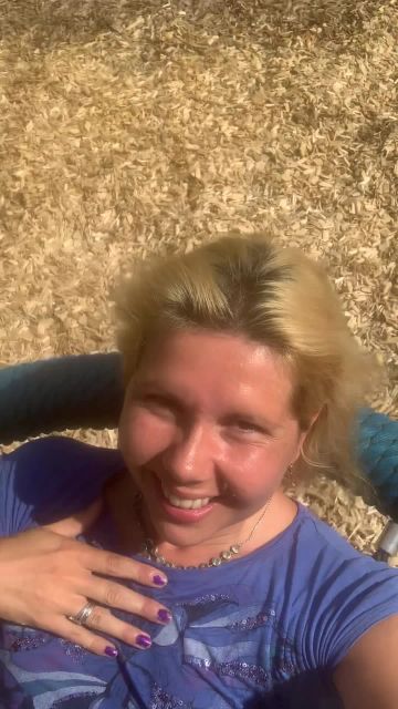 sexy foto nr. 2 von Vicky auf dem Spielplatz