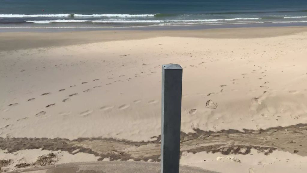 sexy foto nr. 3 von Vicky duscht am Meer