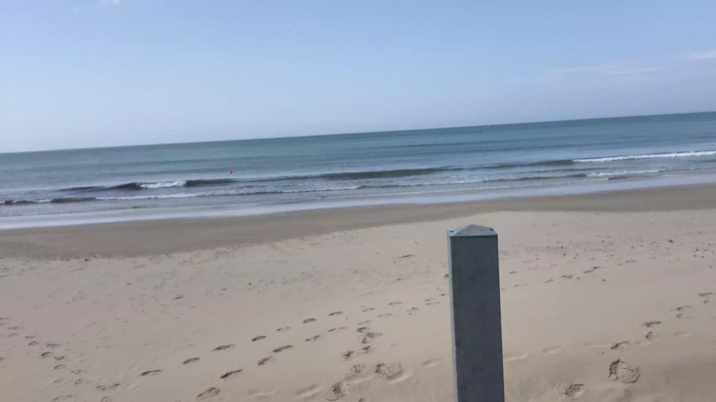 sexy foto nr. 8 von Vicky duscht am Meer