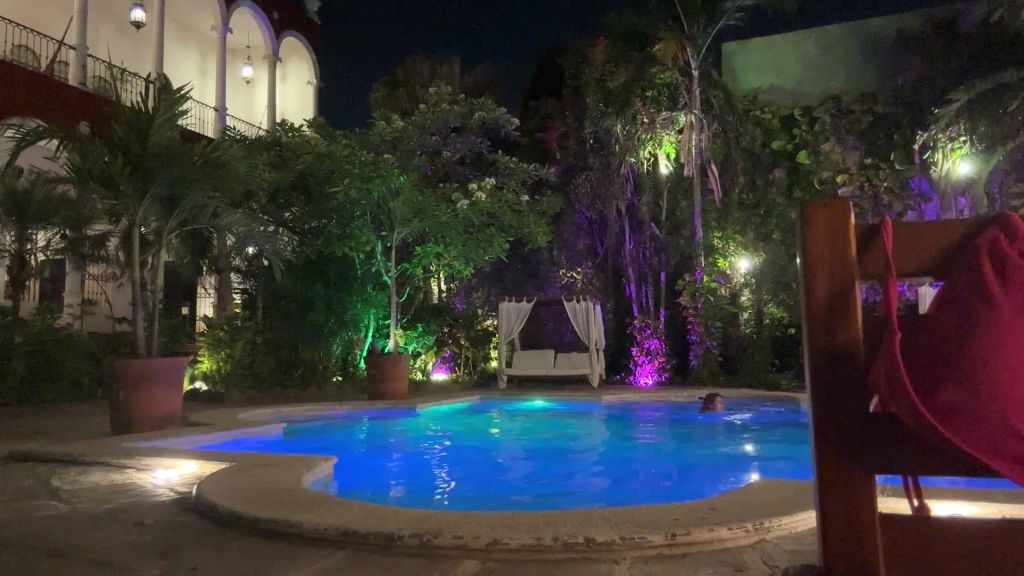 sexy foto nr. 4 von Vicky nackt im Pool
