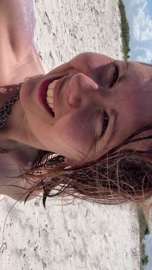 sexy foto nr. 7 von Vicky nackt am Strand