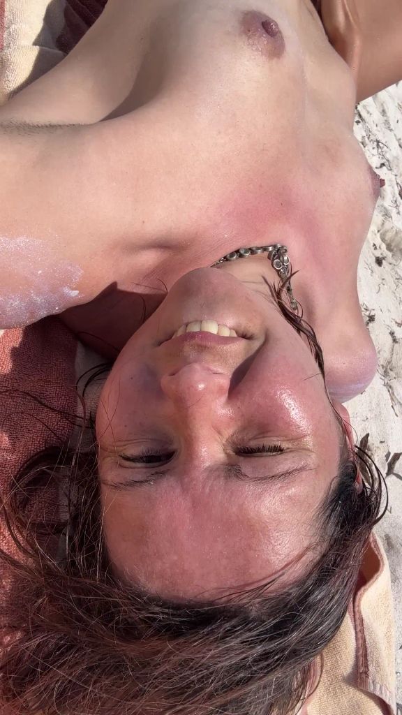 sexy foto nr. 8 von Vicky nackt am Strand