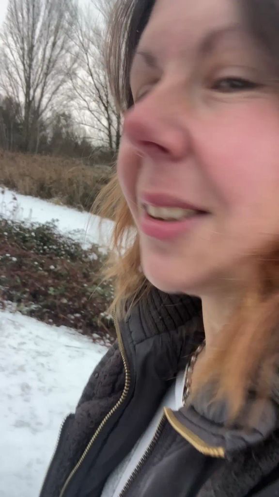 sexy foto nr. 5 von Vickys Booty-Workout im Schnee