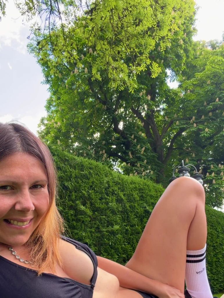 sexy foto nr. 6 von Vickyfieber vs Fußballfieber