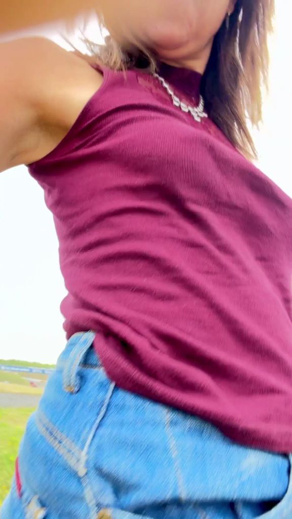 sexy foto nr. 3 von Vicky auf dem Festival