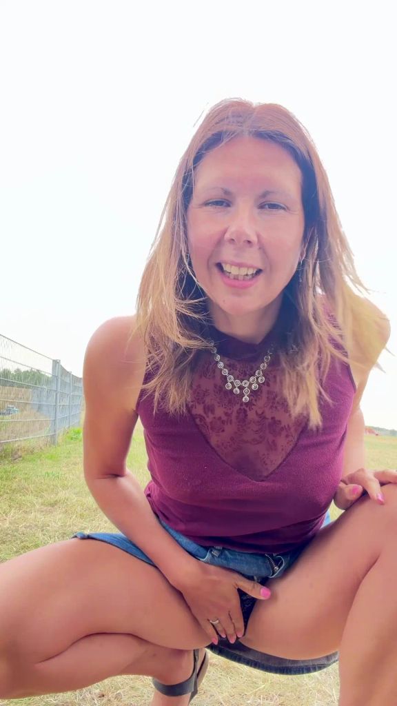sexy foto nr. 8 von Vicky auf dem Festival