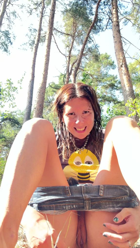 Vorschaubild 6 zum Video „Vicky, deine Biene im Wald“