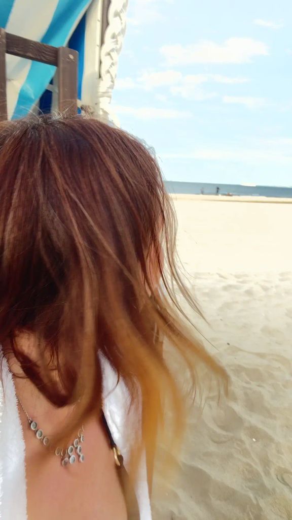 Vorschaubild 5 zum Video „Vicky hinter einem Strandkorb“